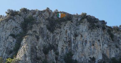 Compromís per Pego celebra el 738 aniversari del naixement de Pego onejant la bandera des del Castell d’Ambra