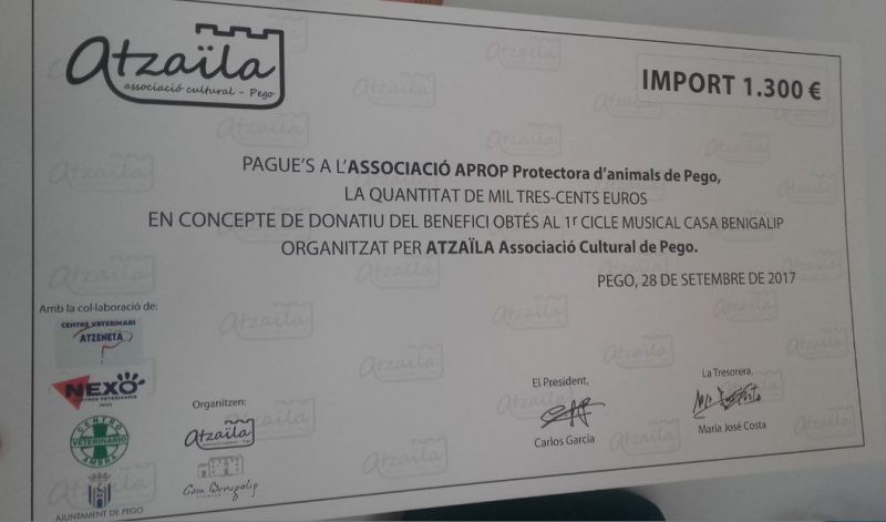 Atzaïla Associació Cultural dóna 1.300 euros a la protectora APROP