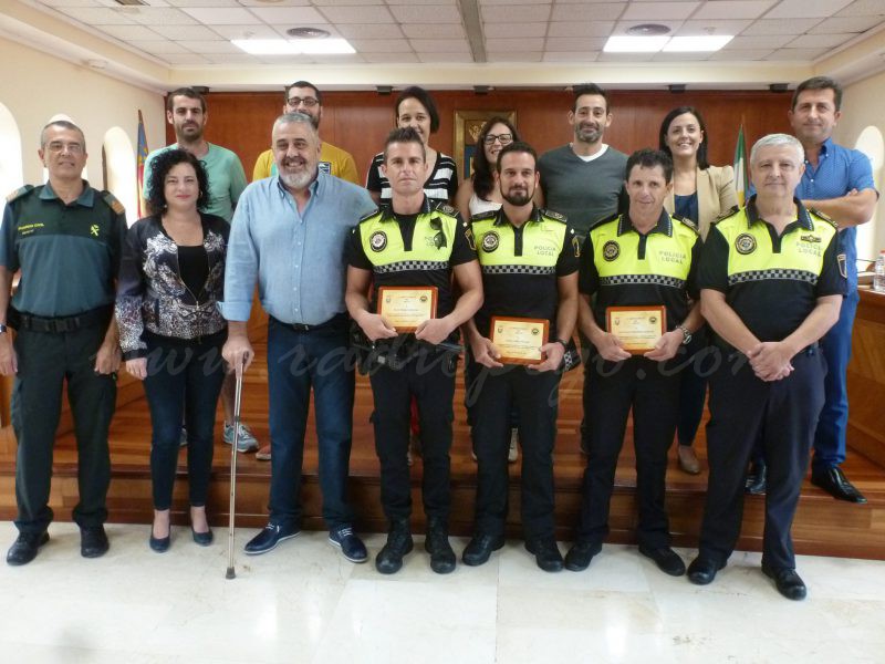 Eloy Pérez, Ángel Abellán i Santiago Montero reben el reconeixement institucional pels seus anys de treball a la policia local de Pego