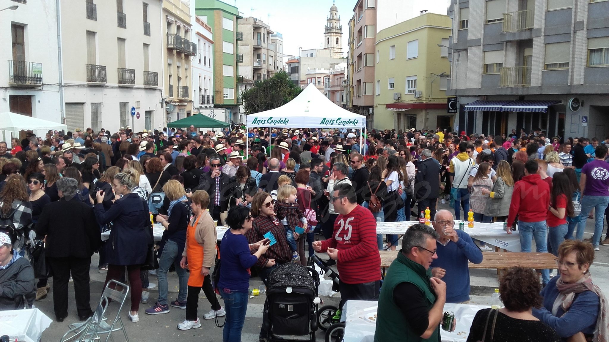 Al voltant de 2000 persones gaudixen del 34è Concurs de paelles de la Falla La Font