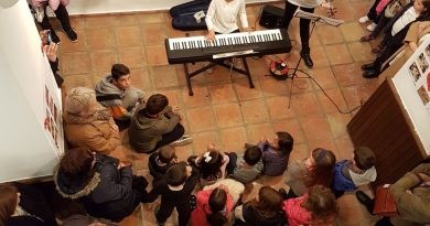 CreA&Art convida a viure l’art interactuant amb les instal·lacions artístiques creades per les i els alumnes del CEIP Ambra