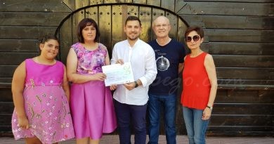 Vicenta Cervera guanyà el premi de la campanya del comerç de Pego per festes
