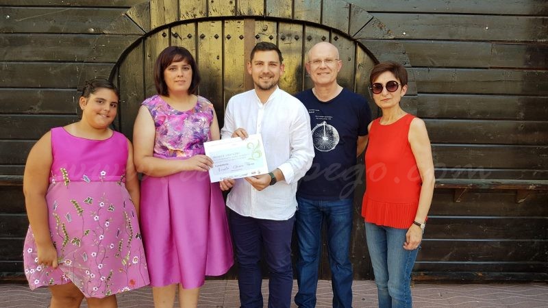 Vicenta Cervera guanyà el premi de la campanya del comerç de Pego per festes