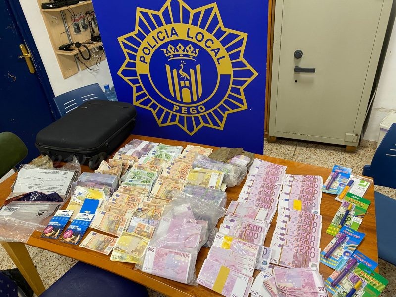 La Policia de Pego troba més d’1.000.000€ en bitllets falsos dins d’un cotxe abandonat