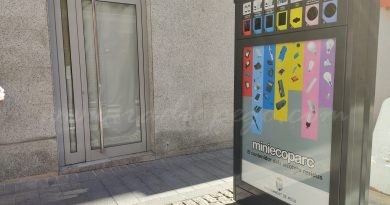 Dos mini ecoparcs per a promoure el reciclatge