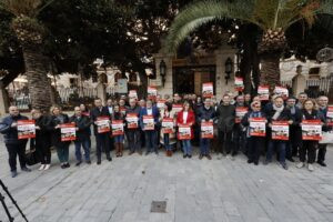 Pego, en la concentració per a exigir a la Diputació que participe en el Fons de Cooperació Municipal