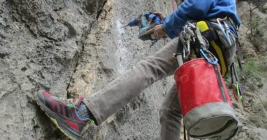 Renoven la zona d’escalada del barranc de les Coves