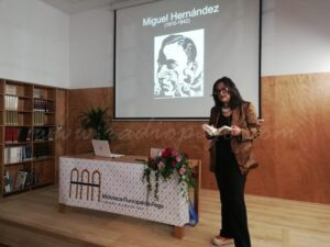 Transcriure Miguel Hernández és «l’aventura intel·lectual més important» de Carmen Alemany Bay