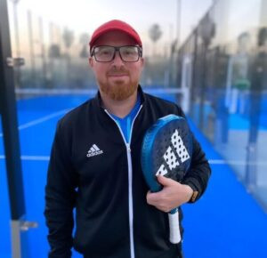 El pegolí Ximo Piera ja està a Dubai fitxat com a entrenador per l’equip de pàdel dels Emirats Àrabs Units