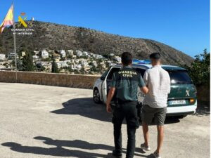 A Moraira la Guàrdia Civil ha detingut un home especialitzat en el mètode de ‘la sembra’