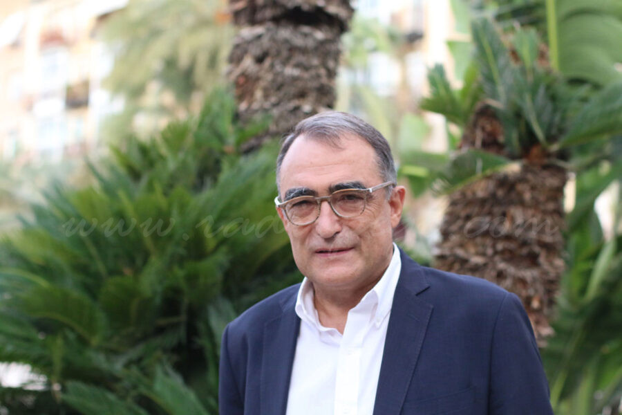 «Cal extremar les precaucions per a evitar infeccions, ferides o el contacte directe amb l’aigua» de les zones afectades per la DANA, és el consell del catedràtic d’Història de la Ciència, Josep Bernabeu