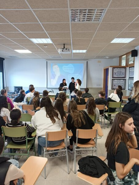 L’alumnat de l’IES Enric Valor de Pego partícip de la campanya de la MACMA ‘Les XXSS en la construcció de la nostra imatge personal. Identitat real vs. Identitat digital’