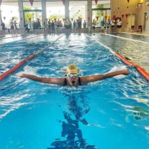 La piscina coberta de Pego acull la competició de natació de la Lliga Escolar Comarcal XEMA 2024-2025