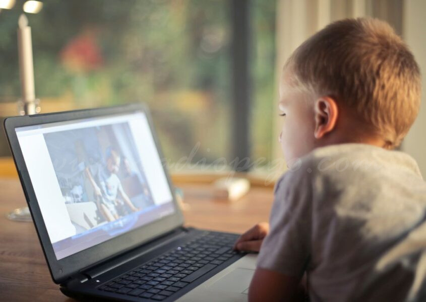 Professionals de pediatria advertix d’un augment exponencial dels trastorns de neurodesenvolupament per l’excessiu ús de les pantalles en la infància i l’adolescència