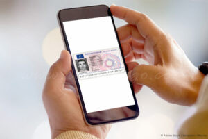 La Unió Europea rebaixa a 17 anys l’edat per a conduir