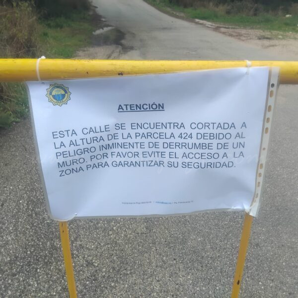 La Policia Local talla al trànsit l’avinguda de Pego per solsides