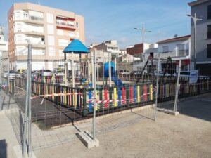 S’inicien les obres per a renovar el parc infantil de la Plaça de l’Antic Regne de València