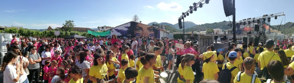 La Trobada d’Escoles en Valencià torna a agermanar les localitats de la Marina Alta per reivindicar la identitat com a poble que viu plenament en valencià