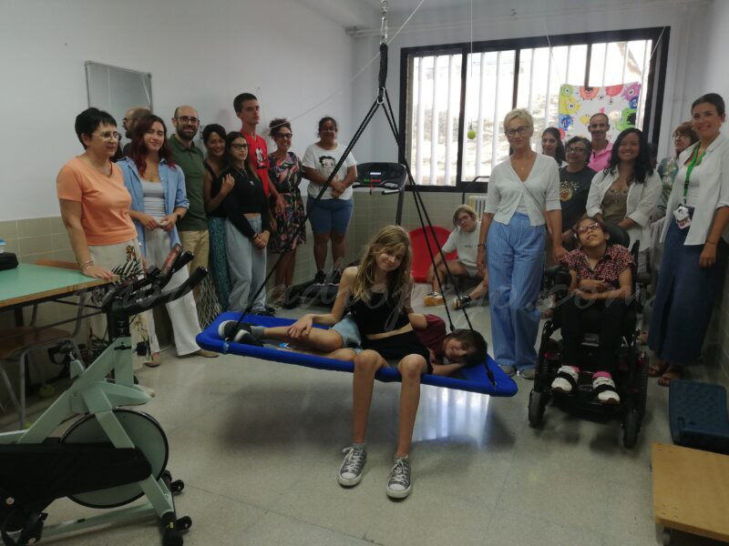 L’aula sensorial UECO de l’IES Enric Valor de Pego s’enriquix amb una donació de l’associació ALMA