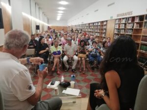 ‘Els Afores’ mostra “una maduresa en el tractament de temes que en els altres [poemaris] no hi ha”, afirma la poeta pegolina Isabel Garcia Canet