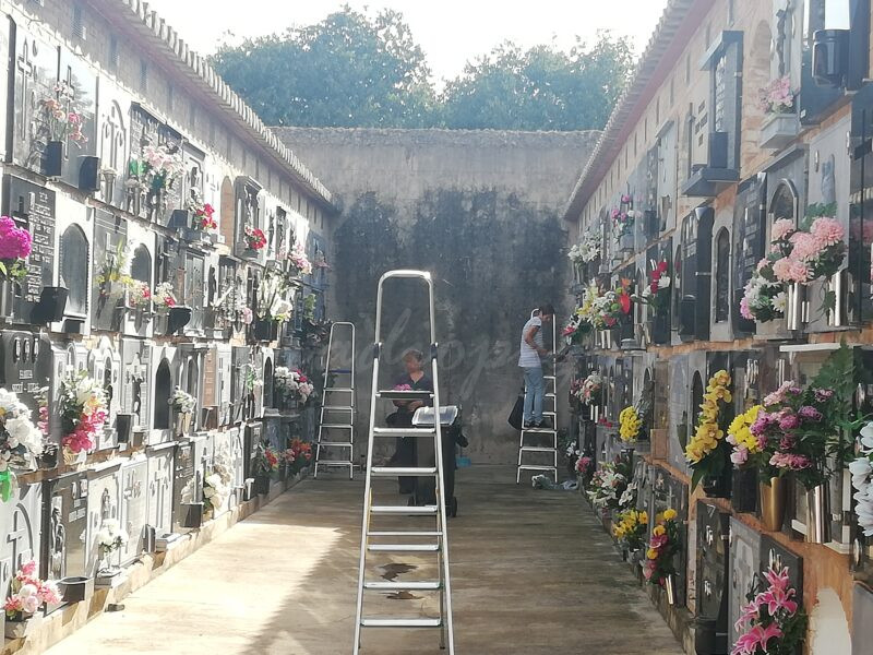 Les floristeries de Pego viuen dies intensos per Tots Sants
