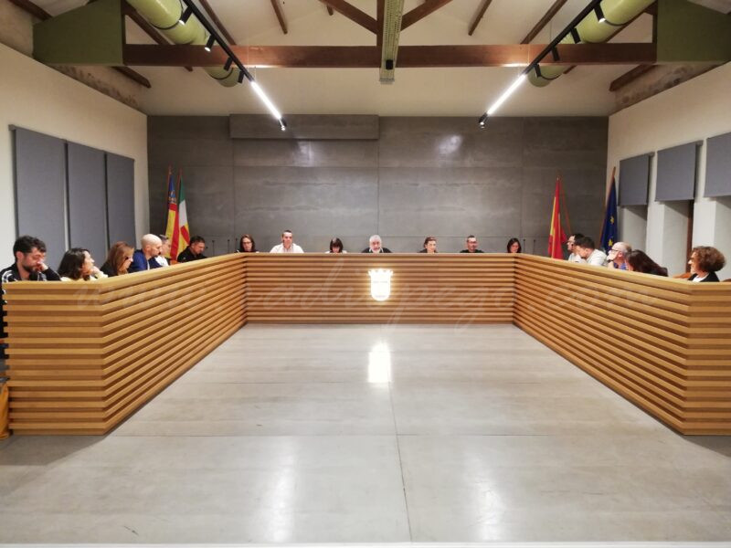 L’Ajuntament de Pego aprova una declaració institucional que “crida a tota la ciutadania a denunciar i rebutjar públicament totes les formes de violència contra les dones”