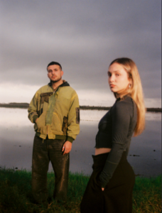 Quinto s’alia amb Abril per fer ‘Caiguda lliure’