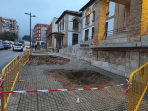 La nova vorera d’accés a la biblioteca, espai veïnal i centre d’envelliment actiu s’iniciarà de manera imminent