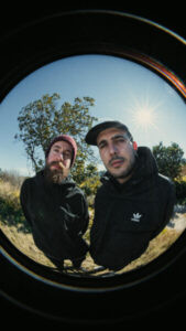 Quinto s’alia amb Romàntic Dimoni per a experimentar ‘Sense senyal’