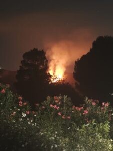 Extingit un dels quatre focus d’incendi forestal a la Vall de Gallinera i Pego