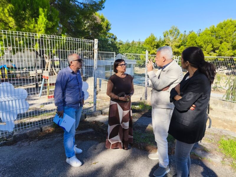 Educació anuncia una reparació d’emergència del mur del CEIP Ambra de Pego